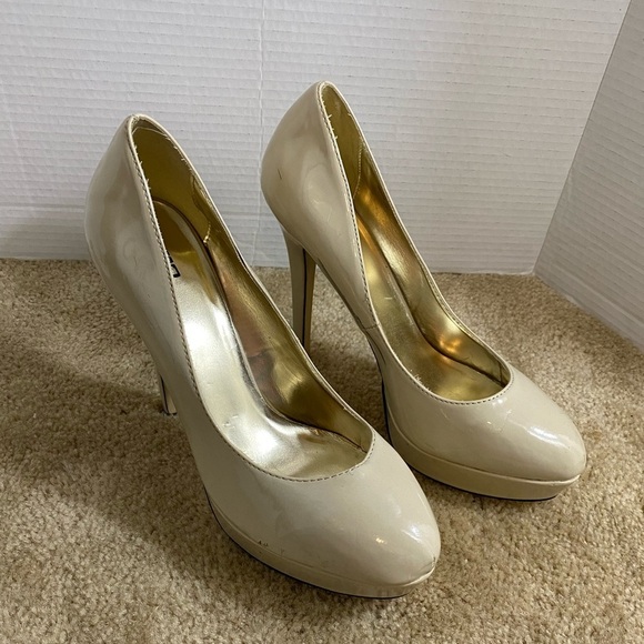 JLO Beige 5.5" Heels Size 11 - Picture 1 of 12